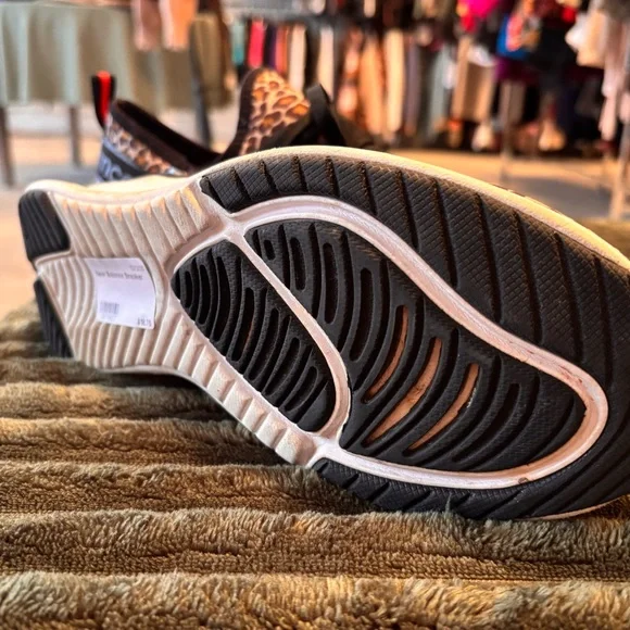 Leopard Print New Balance Sneakers - Picture 6 of 7